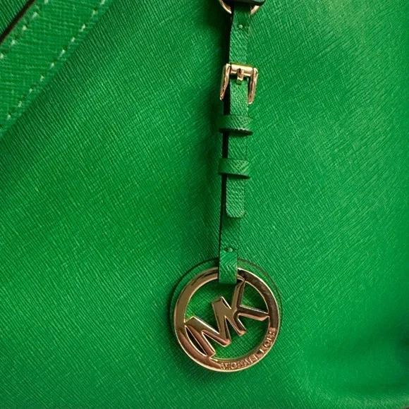 Michael Kors Bright Green Saffiano Tote with Gold Hardware - Picture 3 of 15